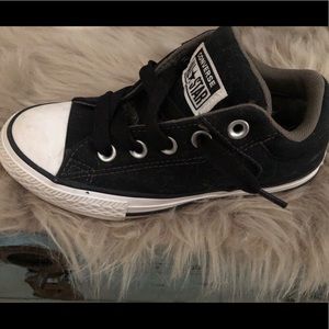 Blk youth/kids/junior Converse (pretty much new)